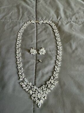JJs House Silver Clear Crystal Leaf Vine Necklace with Matching Earrings